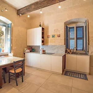  Apartment Charming Maisonette In